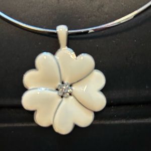 Silver choker with white acrylic, flower pendant